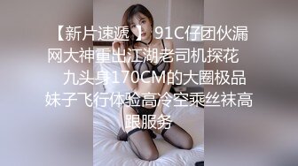 写字楼女厕黑衣白裤红指甲美职员 强劲的嫩穴把密长阴毛全冲开了