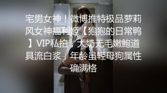 澡堂子内部员工偷拍一整排的人洗澡有一个白白嫩嫩的少妇身材非常好