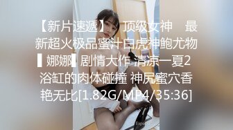 红唇骚女【金牌小可】和链子小哥双人啪啪，情趣装黑丝口交足交上位骑乘，性感大屁股大力撞击