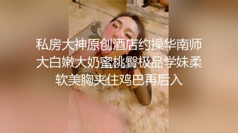 躲在厕所偷偷抽烟的美少妇