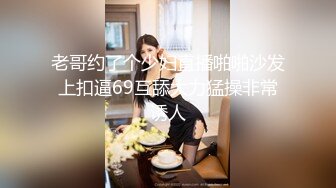 黑衣少妇特写大屌插嘴，抹上润滑油抬腿抽插，招牌动作侧入抱起来猛操