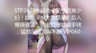 【迷奸睡奸系列迷晕绝美小美人玩弄一阵扣一扣逼，迷奸还戴套简直无语了！