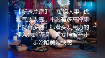 白丝情趣露脸，性感的无毛白虎逼美女精彩直播大秀，全程露脸揉奶玩逼手指抠进去了，水多多