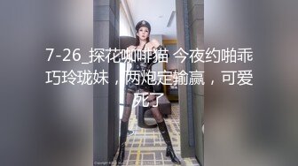 清纯甜美带点性感极品肥臀眼镜骚女，诱人开档黑丝翘起特写，足交扣穴69姿势，骑乘大屁股猛坐，头套男后入撞击