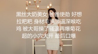 SWAG 学妹喜欢浴缸里展示完美的骚穴，假鸡巴爆插自嗨