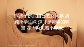 【新片速遞】  调皮儿子洗手间暗藏摄像头❤️偷窥48岁的无毛B妈妈洗澡4妈妈露脸了