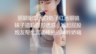  幸福老哥双飞美臀骚女跪着翘起屁股舔逼，叠罗汉舔屌扣穴，轮流吃JB，扶腰后入爆操