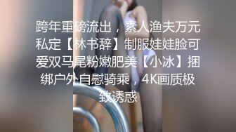  性感小美女露脸让小哥后入爆草揉着骚奶子，从床上玩到床上激情上位无套抽插