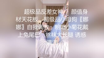 _巨乳粉逼黑丝情趣装诱惑的极品宝贝，无毛白虎逼跟狼友互动撩骚，揉奶玩逼道具抽插，呻吟可射表情好骚别错过