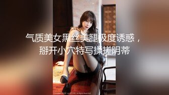 酒店冒死尾随吊带黑长裙小美女上厕所 狭小的红嫩洞口看着就眼馋