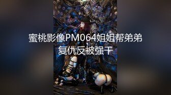 好騷的小娘們兒 身材很不錯 算得上是上品了 真想肏她