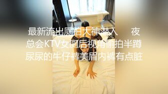 黑領帶、白襯衫職場OL風豐潤大奶妹，皮短裙下誘人黑絲，醉生夢死