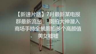 美容院的骚逼技师露脸偷偷的玩耍，给顾客服务期间自己跑到另外的屋子里诱惑狼友全裸露奶子自己抠逼浪荡呻吟