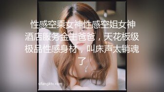 放假在家的美女大学生，露脸激情大秀挣下半年的生活费，颜值高身材好奶子圆润诱人，跟狼友