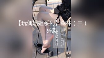 商场一路跟踪抄底吊带裙纹身女✿骚的很里面没有穿内裤大肥B在眼前晃来晃去