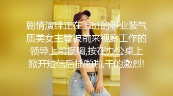 精彩后入，母狗问能不能多打几下屁股