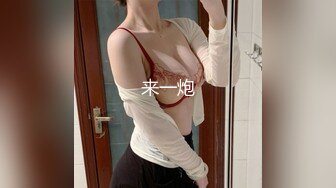 白皙巨乳，平躺在床上很大，露脸勾引狼友极品粉嫩鲍鱼肥嫩一线天