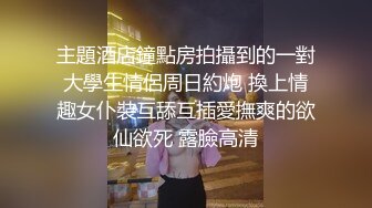  黑客破解家庭网络摄像头偷拍 两个巨乳少妇日常生活在客厅和老公啪啪