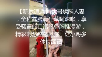 高颜值鸭舌帽妹子道具香蕉振动棒自慰，开裆黑丝手指扣入出水振动棒抽插呻吟!