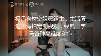 和纹身美女在床上的干菜烈火