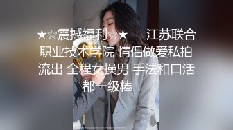 样子闷骚的华裔脸孔眼镜大学生美女在床上上网被大洋屌男友要求吃屌后入性感美臀