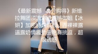 想不到能约到如此极品美鲍,抬起双腿对着嫩穴就是猛操