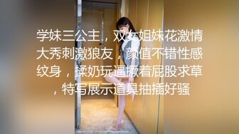 大热天打扮新人妹子，约个小哥哥带到酒店里面露脸口交，手持镜头啪啪射在外阴上