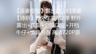 小白-有点像混血嗲嗲萌妹，全身粉嫩尖尖奶头美乳，小逼无毛非常粉，跪着翘起美臀，振动棒磨蹭出水，边插边震双管齐下