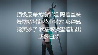  黑客破解摄像头偷拍 老公下班回来看见正在吸奶哺乳的媳妇按捺不住原始兽欲来一发