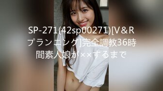 爱好摄影的老板古典主题房约了一位身材丰腴性感的公关女先拍人体写真