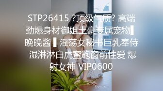 带着眼镜的文静女生真鸡巴骚，全程露脸黑丝情趣漏奶装，各种展示骚穴揉奶自慰，伸着舌头要舔狼友的大鸡巴