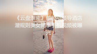 【新片速遞】【如充气娃娃一般超粉美穴】两根水晶假屌一起插，塞满双洞，大黑牛震动双倍快乐，高潮出水毛巾多湿了太骚了[1.19G/MP4/01:42:02]