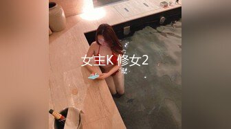 〖女神露出❤️视觉盛宴〗被哥哥强行带去别墅跪在别人家门口露出 时不时的有人开车路过 好害怕别墅主人家突然开门看见 心里有很爽 (6)