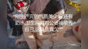 奶子有點下小少婦,結婚了還不老實,繼續跟狼友果聊,黑絲情趣網襪紫薇,沐洱都熟透了