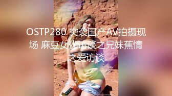 气质超棒大奶美女！难得双人操逼秀！隔着衣服揉捏奶子，表情很是淫骚，吸屌舔蛋，扶腰后入操