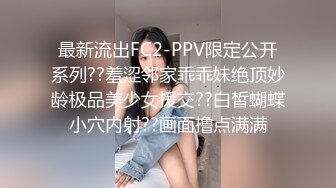 谁都可以操的漂亮公交车骚妇 像母狗一样在地上用茄子 雨伞柄各种道具插逼 骚话不停