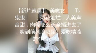 商场女厕全景偷拍眼镜御姐的肥美大黑B