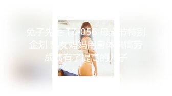 《极品CD》大神抄底多位小姐姐~女神级别气质骚女开裆黑丝真空露逼出门相当反差