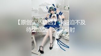 颜值高身材好，皮肤白皙逼逼漂亮的美少妇激情大秀直播给狼友看，玩的好刺激滴蜡诱惑，扩阴器撑开逼里灌鸡蛋