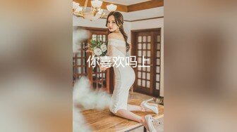 《母子乱伦》趁妈妈喝多找朋友来和妈妈一起玩3P开发她的屁眼