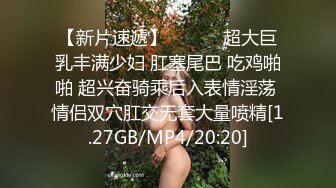  猥琐小哥迷翻漂亮的小女友找来朋友一起来玩3P