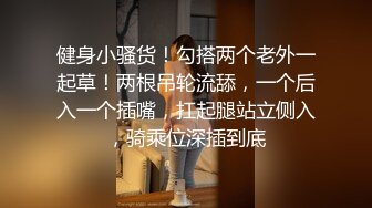 小年轻喜欢熟女御姐刚进酒店就把手伸进去揉捏乳房脱掉丝袜后玩弄逼逼挺着鸡巴进出小嘴爽够了耸动操穴