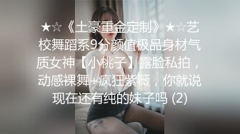 苗条贫乳小美女，把嘴当成小穴狂怼