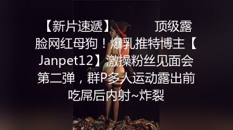 美艳少妇网吧包房4P，多人运动，大姨妈都给操出来了，急得骚妇‘你给我赔钱，我出血了，哈哈’！