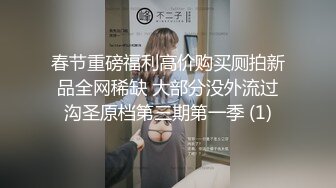 ❤️固定全景脸逼同框，服装城女厕偸拍多位少女少妇方便，红衣皮靴女蹲下后穴门大开属实有点想入非非了