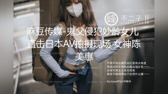 气质尤物美女！难得收费房酒店大战！浴室跪地吃吊，穿上黑丝袜开草，扶吊洞口磨蹭，骑乘位怼入骚穴猛干