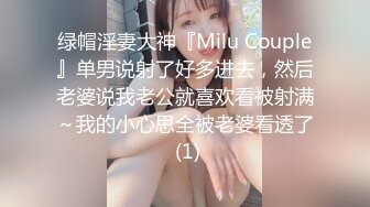  黑客破解家庭摄像头偷拍 奶子坚挺身材不错的靓妹洗澡还不时对着镜头看