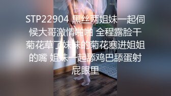 《极品CP☀️魔手外购》原版4K热闹商场女厕偸拍超多小姐姐方便，能看脸又能看壁，半蹲式撅个大腚双洞粉嫩过瘾极了 (12)