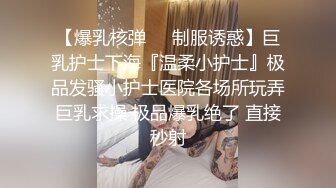 骚逼来大姨妈了还这么骚，弄了一内裤血洗澡诱惑，床上展示无毛骚逼，边自慰边流血啊还要用纸擦不要错过刺激