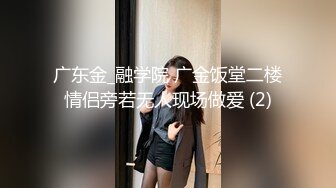 chinajoy現場妹子顧著自拍,走光了還渾然不覺